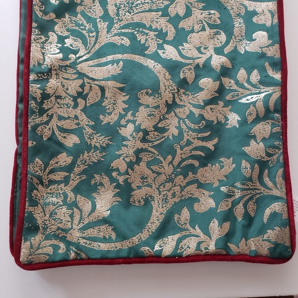 NWT Robert Stanley Green Damask Table Runner - Picture 7 of 9